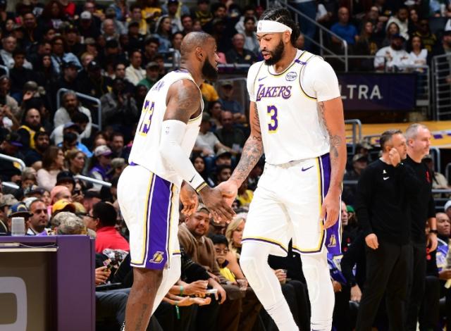 app下载-刚回正轨又遭晴天霹雳 浓眉再伤 湖人被命运捉弄