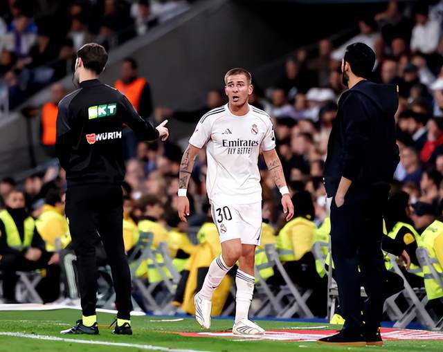 xingkongsports-6场仅出战42分钟！皇马18岁前锋又沦为替补 骂裁判禁赛2场