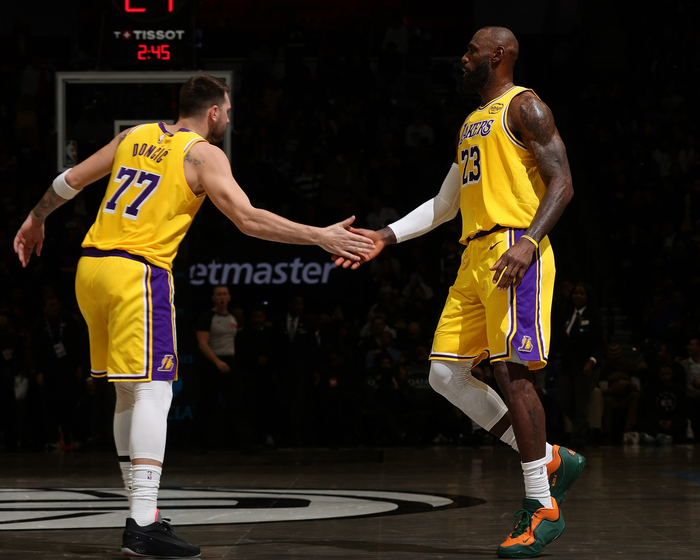 星空体育-东契奇和里夫斯的出色表现，詹姆斯如何评价？湖人重返前三在变强|掘金|NBA常规赛|奥斯汀·里夫斯|卢卡-东契奇|洛杉矶湖人队_新浪体育_新浪新闻